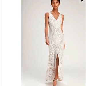 Elegant White Sleeveless Dress